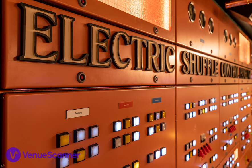Hire Electric Shuffle Canary Wharf South Lawn 2