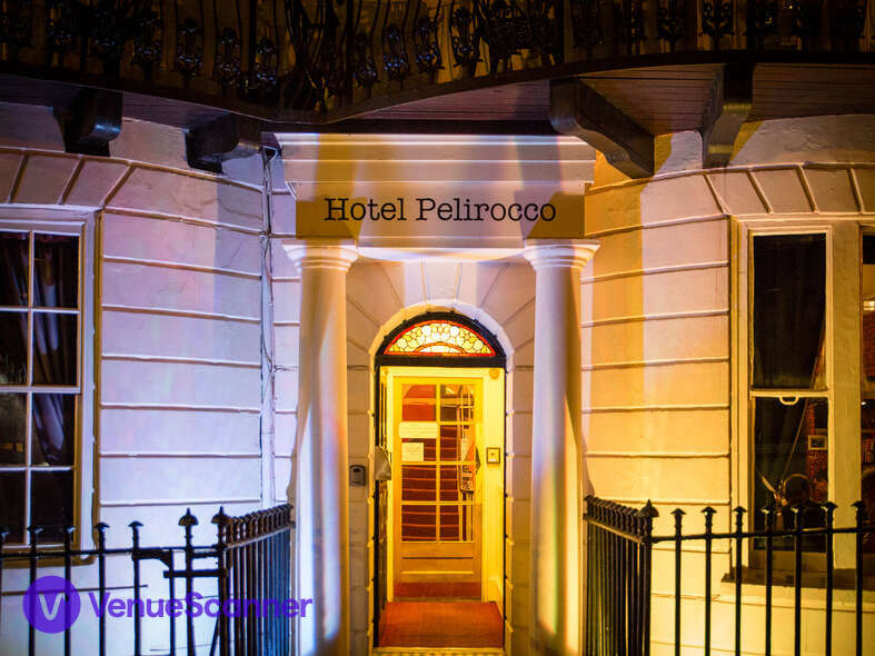 Hire Hotel Pelirocco 1