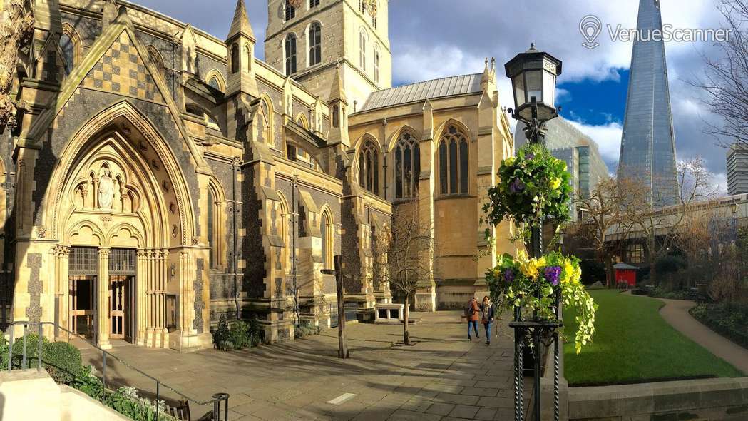 Southwark Cathedral, Churchyard