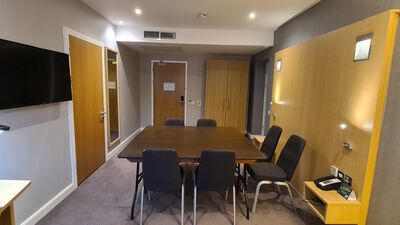 Holiday Inn London Luton Airport, Syndicate Meeting Room