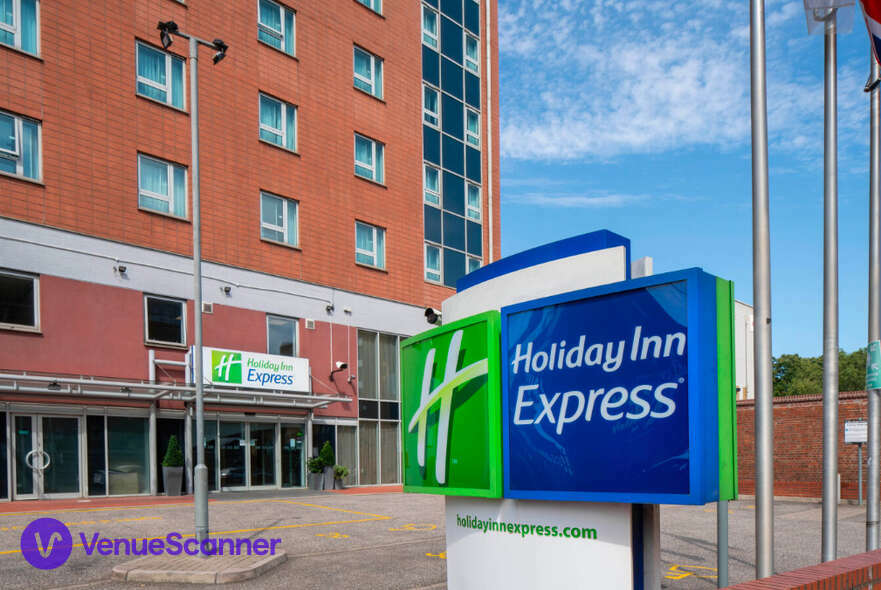 Hire Holiday Inn Express Limehouse 4