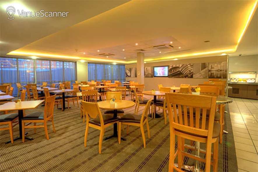 Hire Holiday Inn Express Limehouse 11