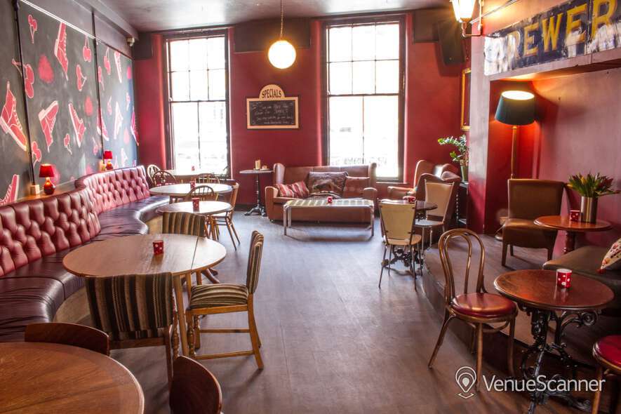 Cherry Reds Cafe Bar, Bosta Room
