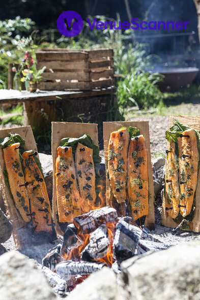 Hire Nomadic Dinners 82