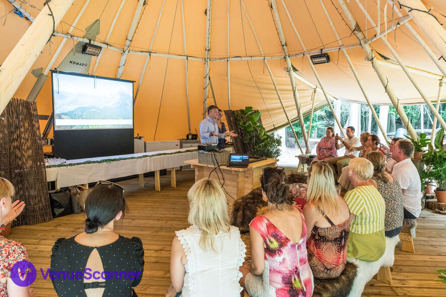 Hire Nomadic Dinners 44
