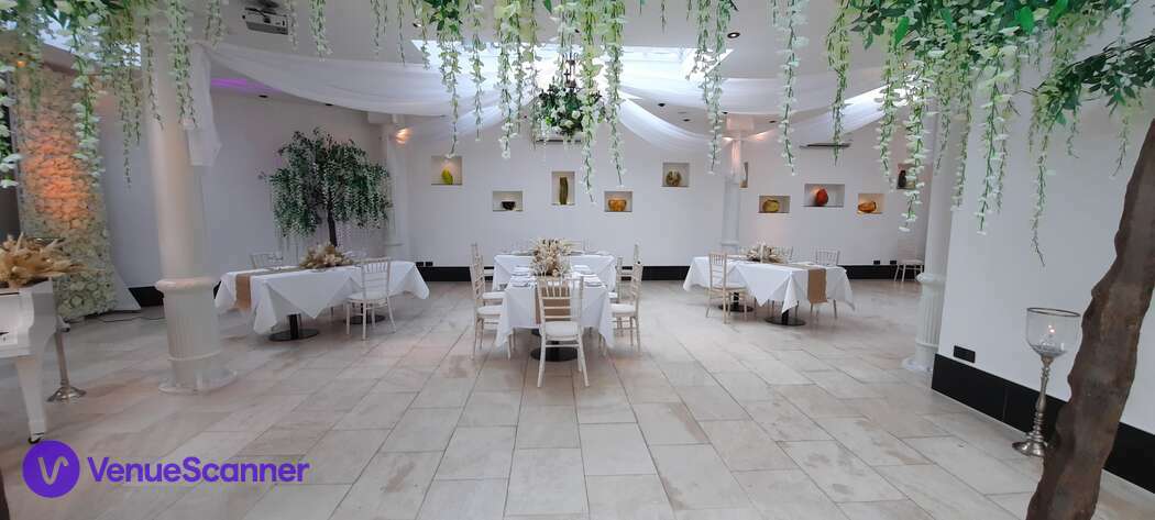 Hire Gibbon Bridge Hotel 5