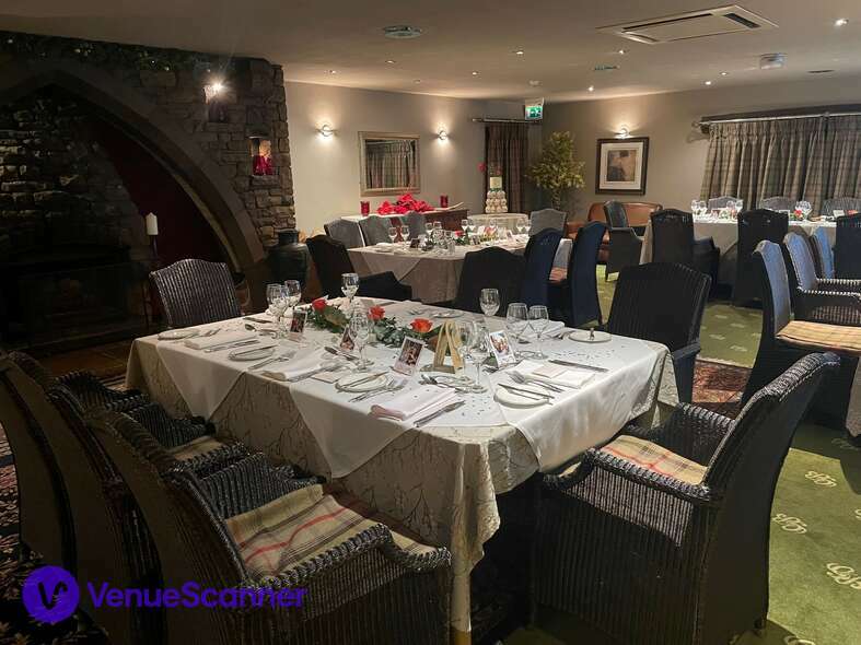 Hire Gibbon Bridge Hotel 23