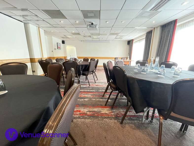 Hire Clayton Hotel Manchester Airport 7