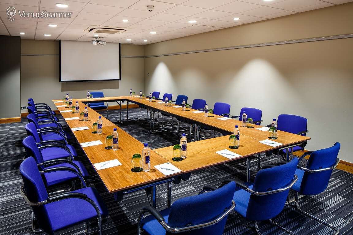 Hire Holiday Inn London Bloomsbury Diploma Suite