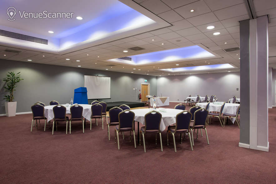 Hire Holiday Inn Liverpool City Centre 9