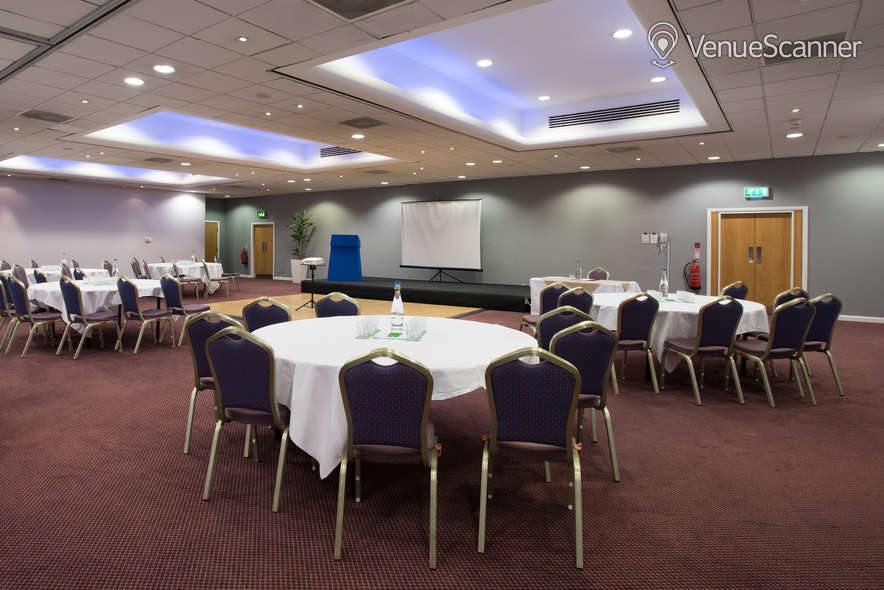 Hire Holiday Inn Liverpool City Centre 10