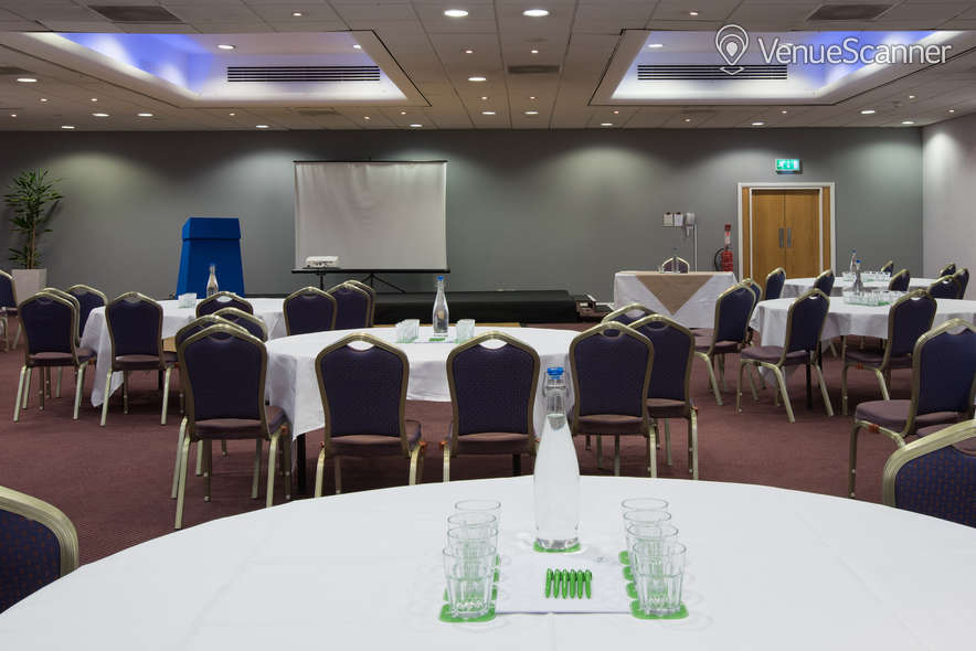 Hire Holiday Inn Liverpool City Centre 5