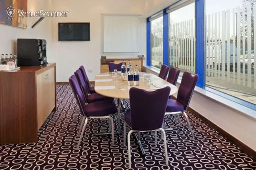 Hire Holiday Inn Express Golders Green Small Room 1