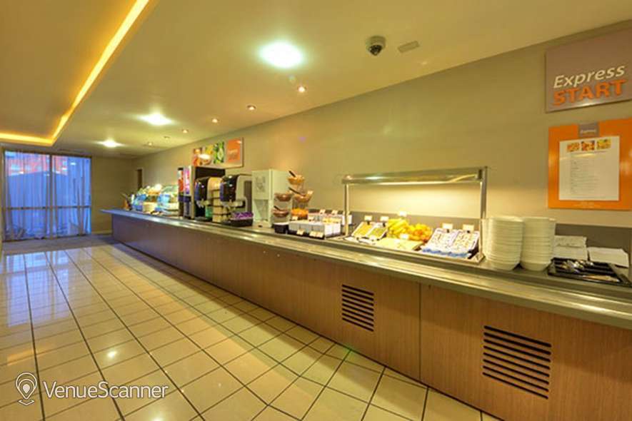 Hire Holiday Inn Express Limehouse 19