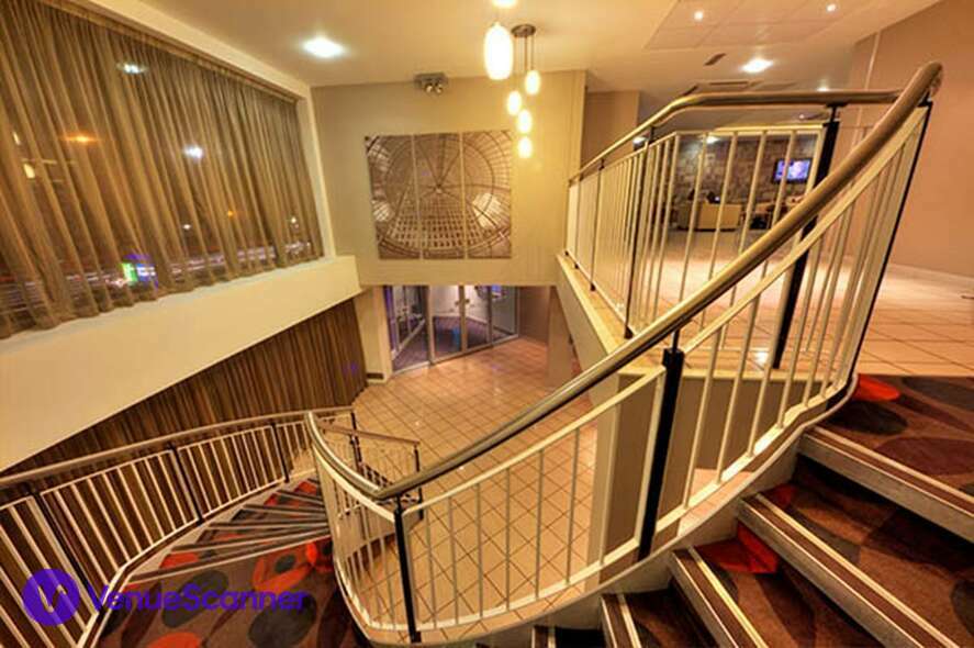 Hire Holiday Inn Express Limehouse 6