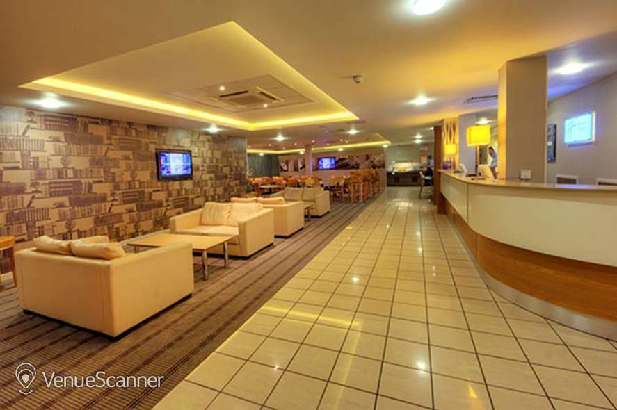 Hire Holiday Inn Express Limehouse 16
