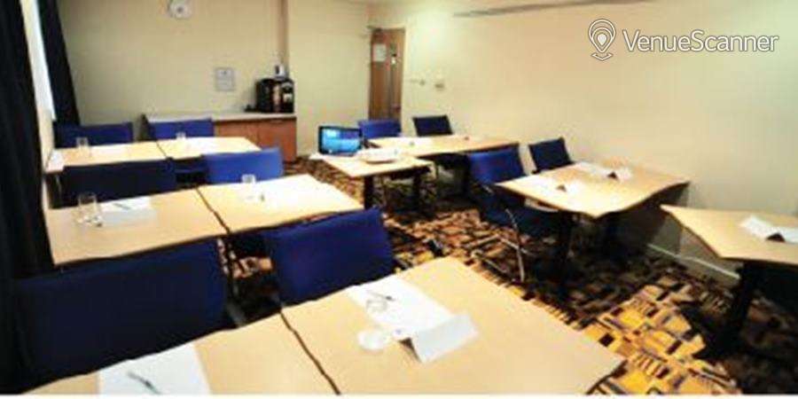 Hire Holiday Inn Express Limehouse 14