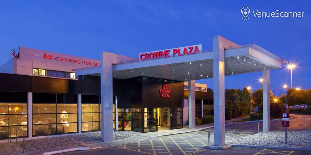Hire Crowne Plaza Manchester Airport 3