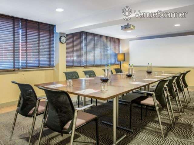 Crowne Plaza Manchester Airport, Boardroom Meeting Room