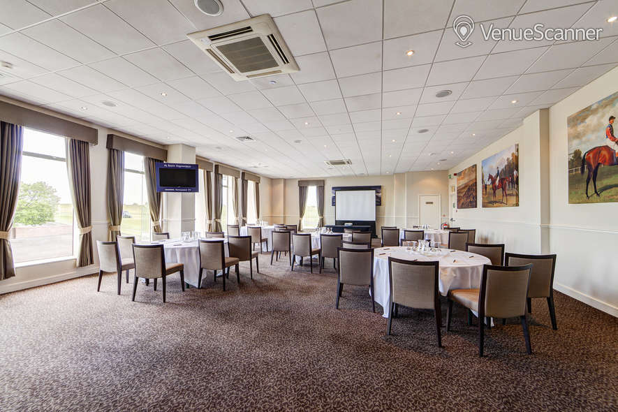 Newmarket Racecourses, The Runners Lounge
