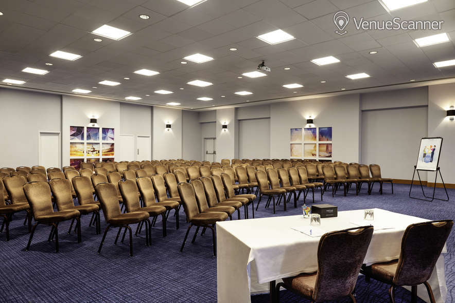 Hire Novotel London Stansted Airport 7
