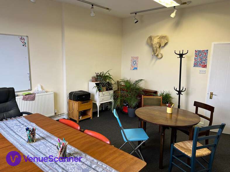 Hire The Rock Cottage Bristol The French Classroom 8