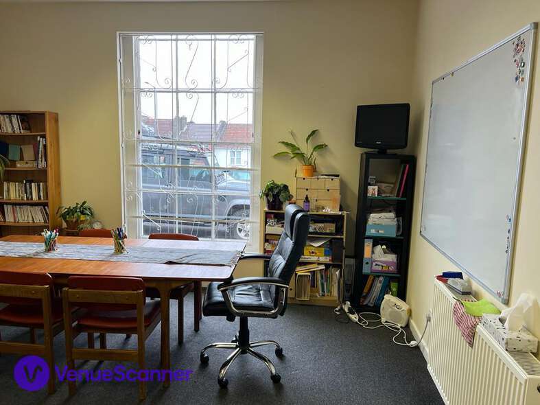 Hire The Rock Cottage Bristol The French Classroom 4