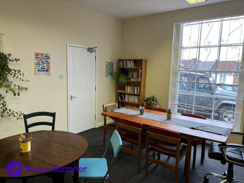 Hire The Rock Cottage Bristol The French Classroom 5