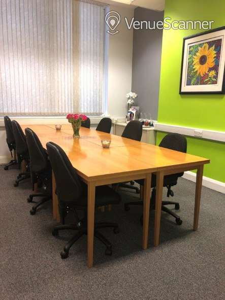 Hire Training Room In Ec2, Equipped With Or Without Pcs