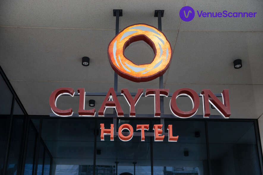 Hire Clayton Hotel City Of London 18