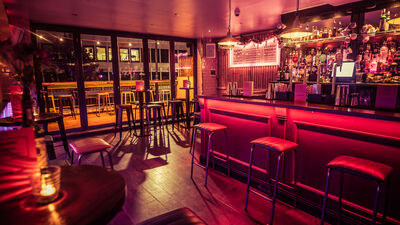 Simmons Bar | Putney, Mezzanine