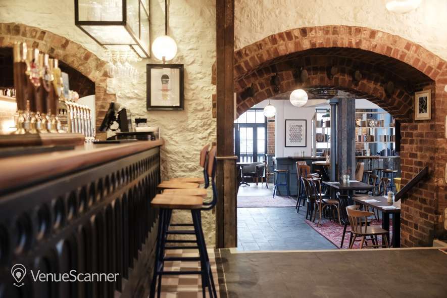 The Head Of The River, Bar