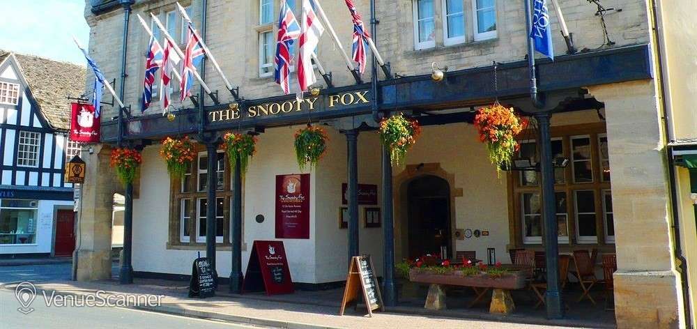 Hire The Snooty Fox Hotel & Restaurant The Snooty Fox Library 4